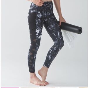 LULULEMON Rise & Flow Pant Leggings Full On Luxtreme Dusk Dye White Black Size 4